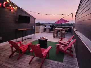 Carrie Underwood's east side rooftop game room - Nashville - 7