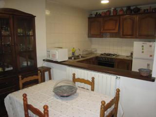 Casa familiar tranquila con piscina, jardín privado, barbacoa y vista al castillo y montañas - ES-323-14 - 2
