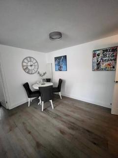 Luxury Ground Floor Maisonette - Hounslow - 9