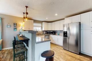 Barefoot Bungalow - Crystal Beach - 1