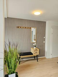 Bird Home Room 14a - 3