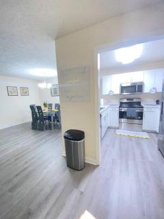 A Touch of Sunshine Ideal For Long Term Stays - Fayetteville - 1