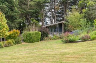 Cottage Enchantment - A Blooming Garden Getaway - 5