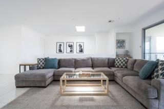 Helm House - A Contemporary Coastal Group Retreat - Safety Beach - 5