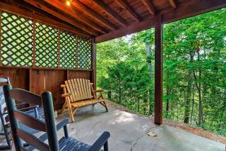 Romantic Mtn Cabin Hot Tub & Jacuzzi Views - Sevierville - 9