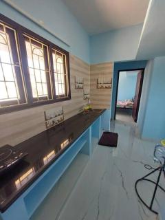The Vacationist - Madras - 1