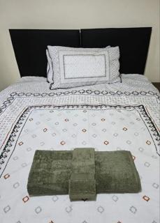 JAH Lodge 2 4BED SERVICE APARTMENT BRIST-OL LOW COST WEEKLY MONTHLY STAYS FOR GROUPS CONTRACTORS STUDENTS FAMILY STAYS - Bristol - 3