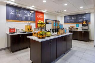 Hampton Inn Milford - 2