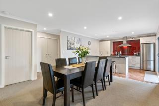 Bach 32 - Taupo Holiday Home - 2