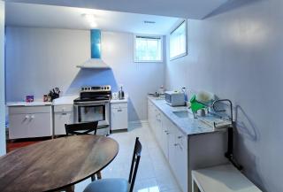 Basement large Room with Private Bathroom and Free Parking - 9