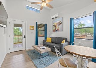 Bluebonnet Waterfront Cottage with Hot Tub - Morris Ranch - 6