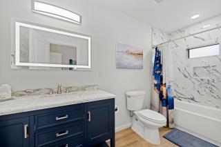 Bluebonnet Waterfront Cottage with Hot Tub - Morris Ranch - 1