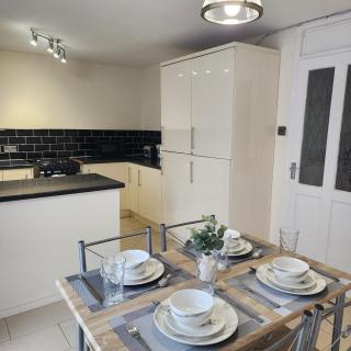 Exquisite Stays Free parking, fast WiFi, close to city centre - Kenton - 3