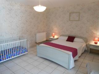 Charmant gîte familial avec terrasse, garage et jardin clos à Pont-la-Ville - FR-1-611-35 - Pont-la-Ville - 2