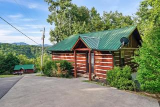 Views, King & Sofa Bed, Hot Tub, Firepit And Deck - Sevierville - 0