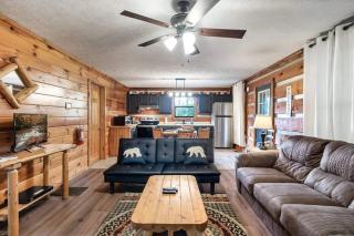 Views, King & Sofa Bed, Hot Tub, Firepit And Deck - Sevierville - 9