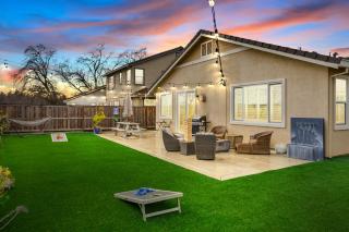 Modern-fully Loaded-ev Charger-big Yard-10 Min Dt - West Sacramento - 0