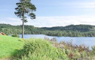 Beach Front Apartment In Øyslebø - 2