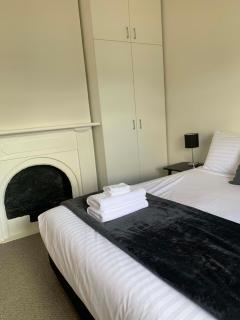 Sunny Character 1800's Cottage - 4