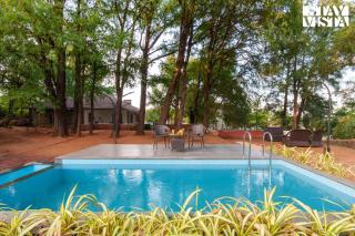 The Deck by StayVista - Country house architecture, Meticulously landscaped lawns & a captivating valley view - Mahabaleshwar - 7