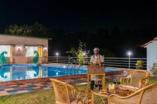StayVista's Lawn House at Sula Wada - Vintage-Charm Cosy Home with Swimming Pool and Indoor Activities - Panchgani - 7