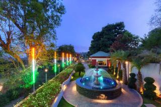 StayVista's Lawn House at Sula Wada - Vintage-Charm Cosy Home with Swimming Pool and Indoor Activities - 6