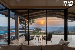 Dawn Ecstasy by StayVista - Hill-view villa with Modern interiors, Garden area & Indoor games - Mahabaleshwar - 4