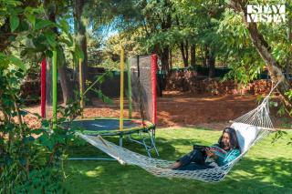 Dawn Ecstasy by StayVista - Hill-view villa with Modern interiors, Garden area & Indoor games - Mahabaleshwar - 7