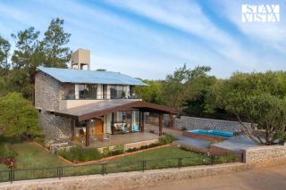 Dawn Ecstasy by StayVista - Hill-view villa with Modern interiors, Garden area & Indoor games - Mahabaleshwar - 0