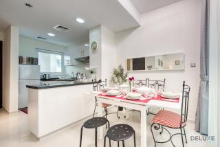 Tranquil 3BR Townhouse at Albizia Damac Hills 2 by Deluxe Holiday Homes - Dubai - 3