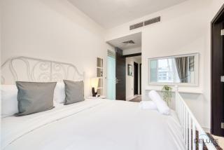 Tranquil 3BR Townhouse at Albizia Damac Hills 2 by Deluxe Holiday Homes - Dubai - 2