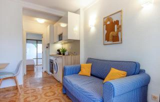 Lovely Apartment In Torrevieja - 9