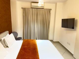 2 Bedroom Apartment with Breakfast East Legon - 3