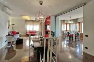 [12 posti] Wi-Fi A/C Free parking Jacuzzi - 2