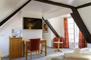 The Red Lion Hotel - 4