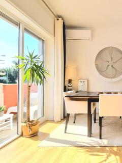 NEW - Epic Design -AC, Balcony, Free Parking - 7