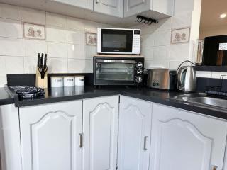 Large Peaceful 4 Bedroom Home - 5