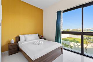 Elegant 3 BR Villa Damac Hills 2 - Dubai - 8