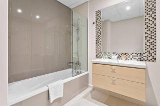 Elegant 3 BR Villa Damac Hills 2 - Dubai - 3