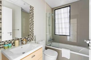 Elegant 3 BR Villa Damac Hills 2 - Dubai - 2