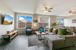 Spacious 4BR Luxury Condo Steps to French Quarter - New Orleans - 3