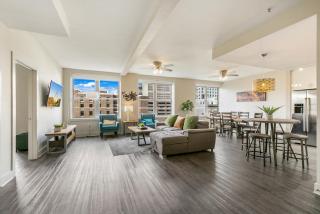 Spacious 4BR Luxury Condo Steps to French Quarter - New Orleans - 2
