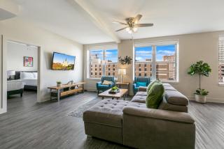 Spacious 4BR Luxury Condo Steps to French Quarter - New Orleans - 0