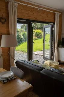 Little Well, stunning setting - 2 acres, dogs welcome - 5