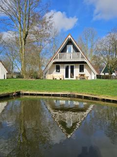 6 pers. vakantiehuis aan visvijver op vakantiepark, Time4vacay - Gramsbergen - 0