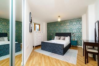 Modern two bedroom two bath opp tube station (central line) - Londra - 9