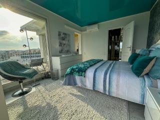 Rooftop, Sea view, facing the Harbor, near Center and Beach - Antibes - 2