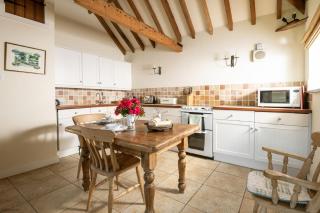 Bull Pen and Cart Lodge - Herstmonceux - 4