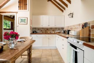 Bull Pen and Cart Lodge - Herstmonceux - 2