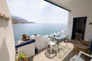 Beachfront Lovely Small House on the Sea - Paránimfoi - 0